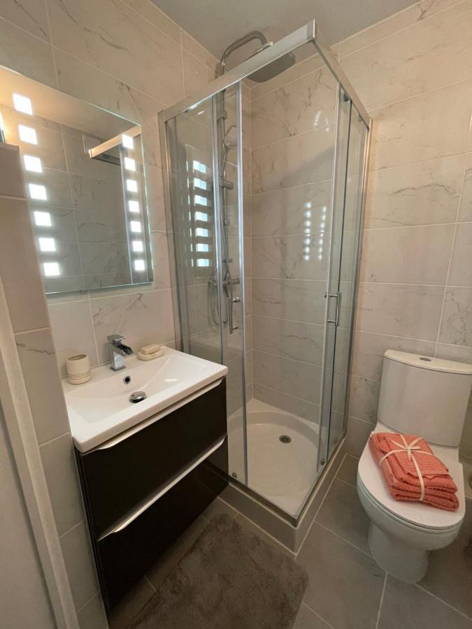 Appartement De Charme A 2 Min De La Plage Vallauris Exterior photo
